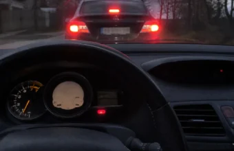 Fluence Stop Lambası Neden Yanar? Uyarı Işığını Doğru Yorumlama Rehberi