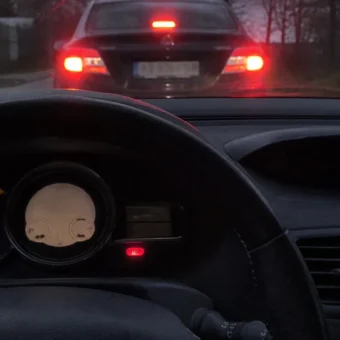 Fluence Stop Lambası Neden Yanar? Uyarı Işığını Doğru Yorumlama Rehberi