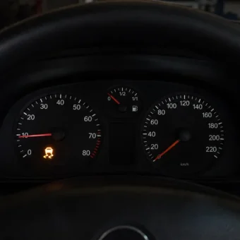 Opel Astra TC Işığı Neden Yanar? İşaretlerin Anlamı ve Çözümü